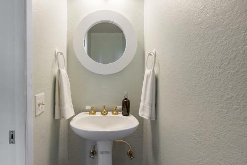 Black Oak By Avantstay Modern & Chic Santa Rosa Hideaway With Jacuzzi, Pool Table, & Fire Pit