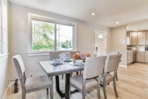 @ Marbella Lane - 3br Stunning Home Pool Table