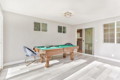 @ Marbella Lane - 3br Stunning Home Pool Table