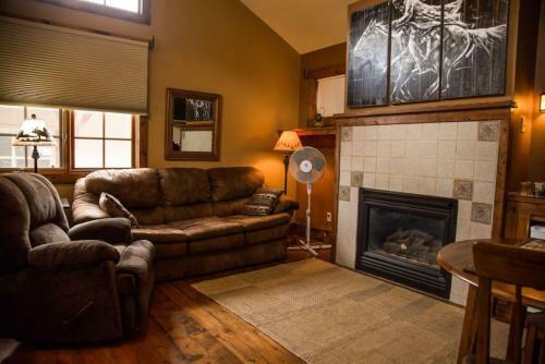 1 Bedroom Suite With Fireplace And Jacuzzi Tub