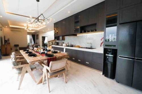 Luxury 5br Villa With Ocean, Mountain Ricefield Views