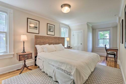 25-acre Luxury Lakefront Home With Deck And Fire Pit!