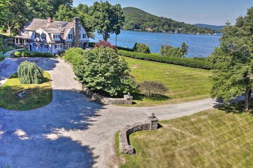 25-acre Luxury Lakefront Home With Deck And Fire Pit!