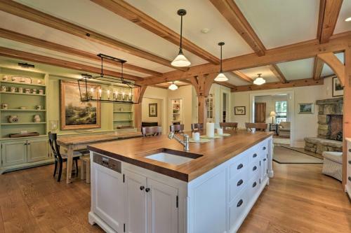 25-acre Luxury Lakefront Home With Deck And Fire Pit!