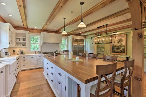 25-acre Luxury Lakefront Home With Deck And Fire Pit!