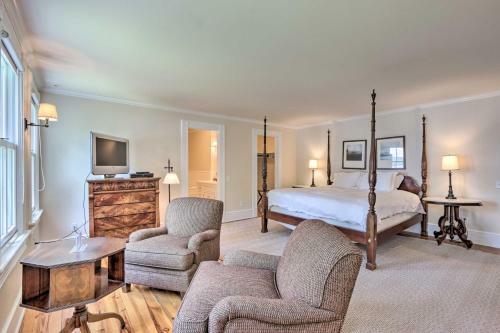 25-acre Luxury Lakefront Home With Deck And Fire Pit!
