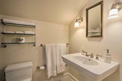 25-acre Luxury Lakefront Home With Deck And Fire Pit!