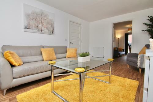 Canalview House - Elegant Spacious Coventry Home For Large Groups