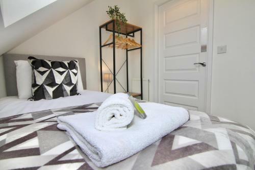 Canalview House - Elegant Spacious Coventry Home For Large Groups