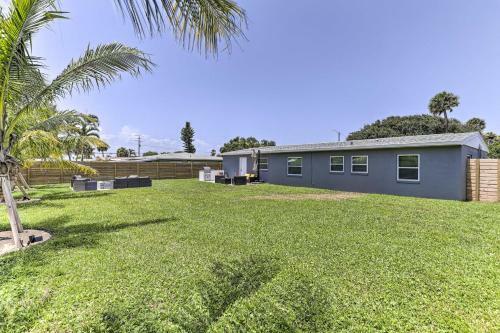 Beach House With Outdoor Kitchen, Walk To Coast