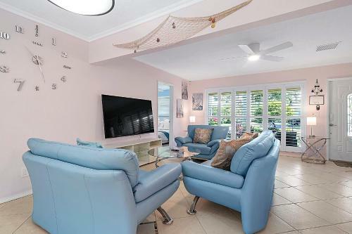 Renovated Quiet All King Bed Suites