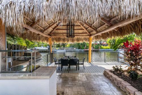 Waterfront - Luxury Villa W Heated Saltwater Pool