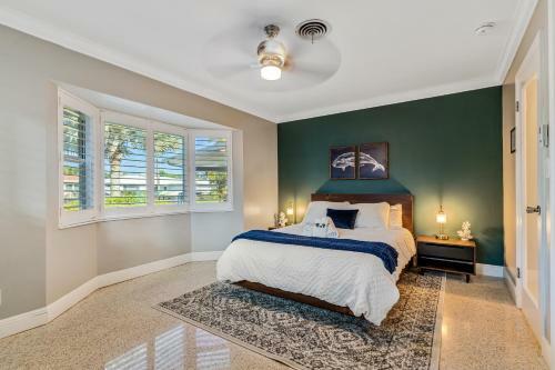 Waterfront - Luxury Villa W Heated Saltwater Pool