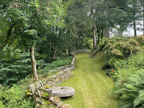 Pass The Keys Beautiful 2br Converted Mill - Idyllic Location