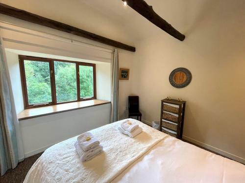 Pass The Keys Beautiful 2br Converted Mill - Idyllic Location