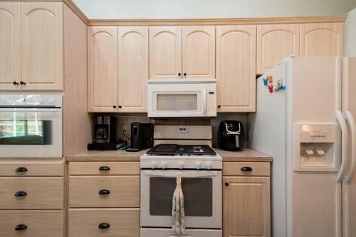 Spacious Home W/ Heated Pool, Game & Bunk Room!