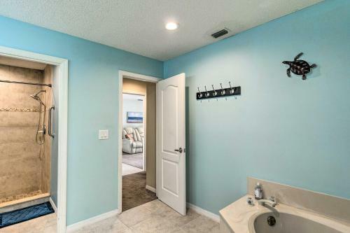 Lakeside Venice Home With Private Pool And Patio!