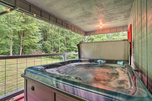 Dog-friendly Trinity Oaks Escape With Hot Tub