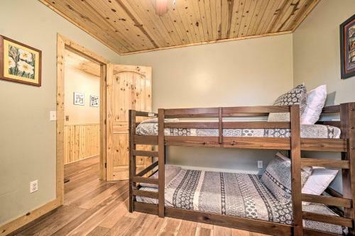 Dog-friendly Trinity Oaks Escape With Hot Tub