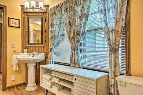 Serene Misty Vale Home With Game Room, Grill!