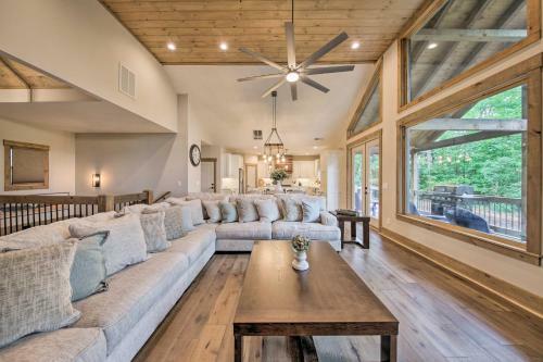 Charming Ellijay Escape Hot Tub And Game Room