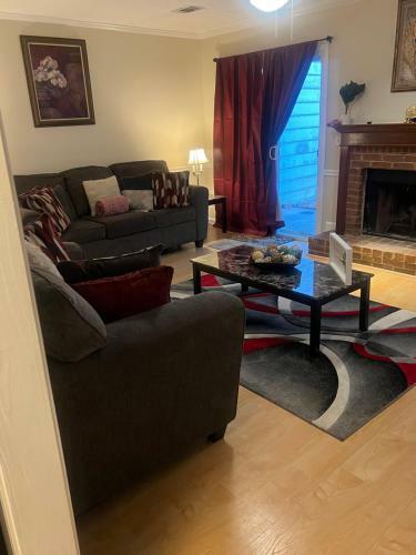 Spacious 2 Story Townhouse, 2 Br Each W/private Bathrooms