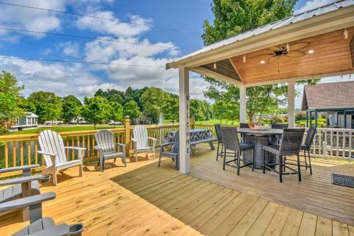 Lakeside Tiny Home Retreat With Pool And Hot Tub