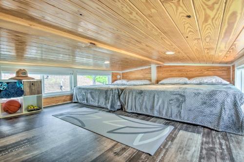 Lakeside Tiny Home Retreat With Pool And Hot Tub
