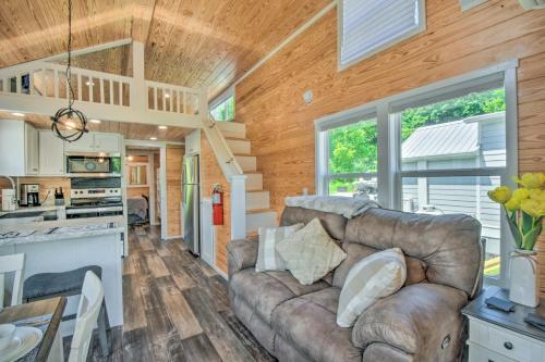 Lakeside Tiny Home Retreat With Pool And Hot Tub