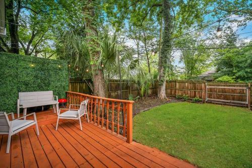 New Cheerful Renovated Home - 5 Min To Downtown!