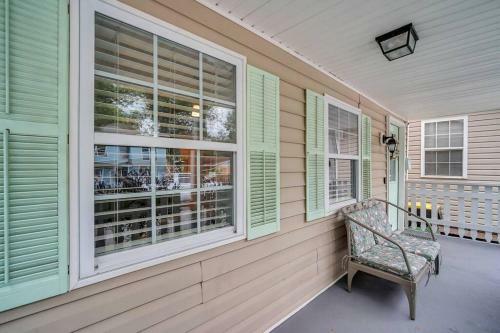 New Cheerful Renovated Home - 5 Min To Downtown!