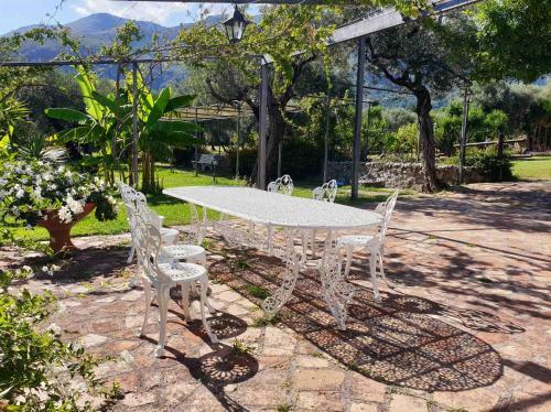 Il Quadrifoglio: Villetta Con Piscina A Formia