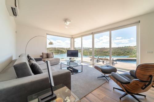Arrifana Lake House // Premium Views