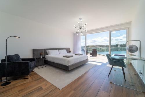 Arrifana Lake House // Premium Views