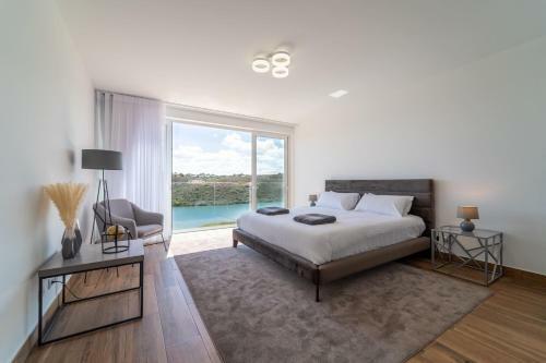 Arrifana Lake House // Premium Views
