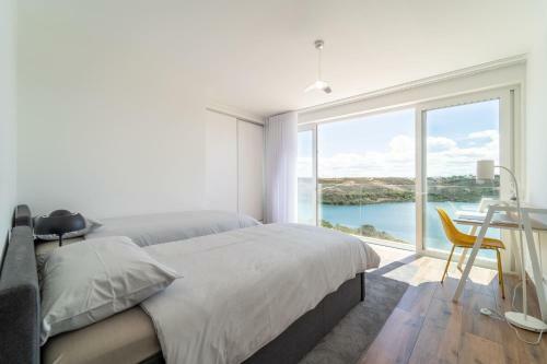 Arrifana Lake House // Premium Views
