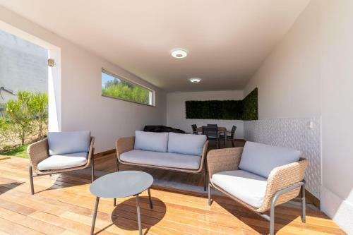 Arrifana Lake House // Premium Views