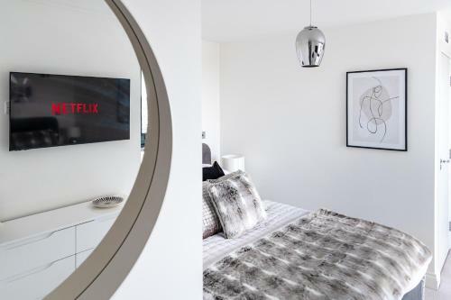 Stunning Quay-side Apartment With Marina Views