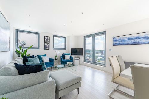 Stunning Quay-side Apartment With Marina Views