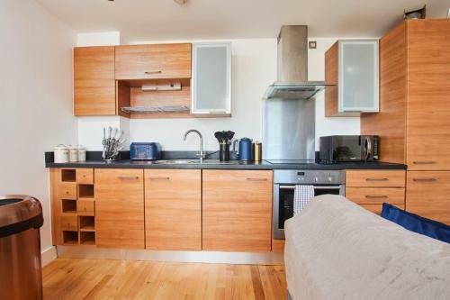 Apartamento King Deluxe City Apt Large Balcony& Free Parking!
