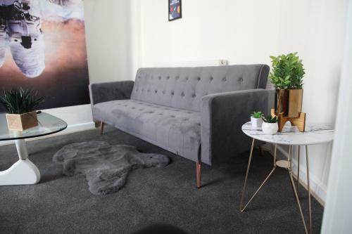 Space Themed Home For 10 Guests - 5mins To Lfc