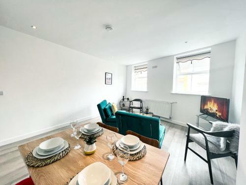 Host Liverpool - Stylish Living Space Apartments