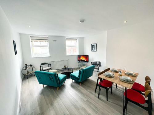 Host Liverpool - Stylish Living Space Apartments