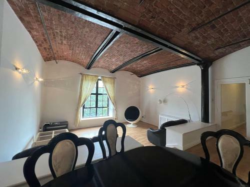2-bed Apartment In Liverpool At Albert Dock