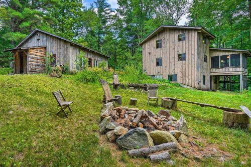 Serene Berkshires Cabin With Deck And Fire Pit!