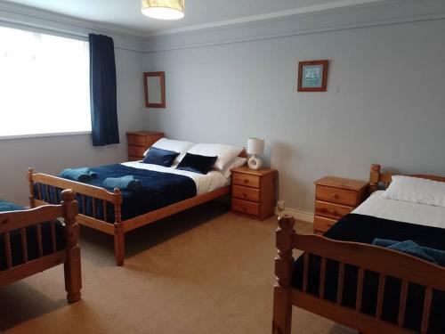 Seaside Apartment With Pool In Paignton, Torbay