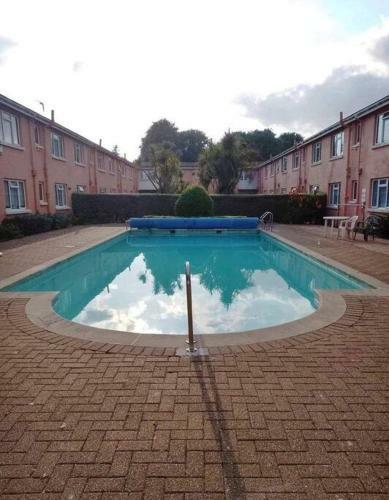 Seaside Apartment With Pool In Paignton, Torbay