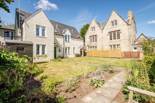 Abbey Villa - Stylish House - Central With Parking