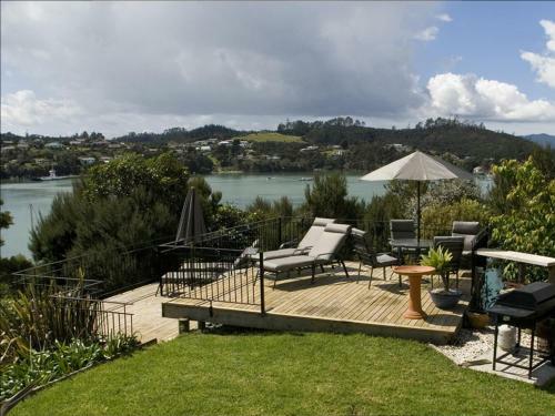 Lodge Cliff Edge By The Sea