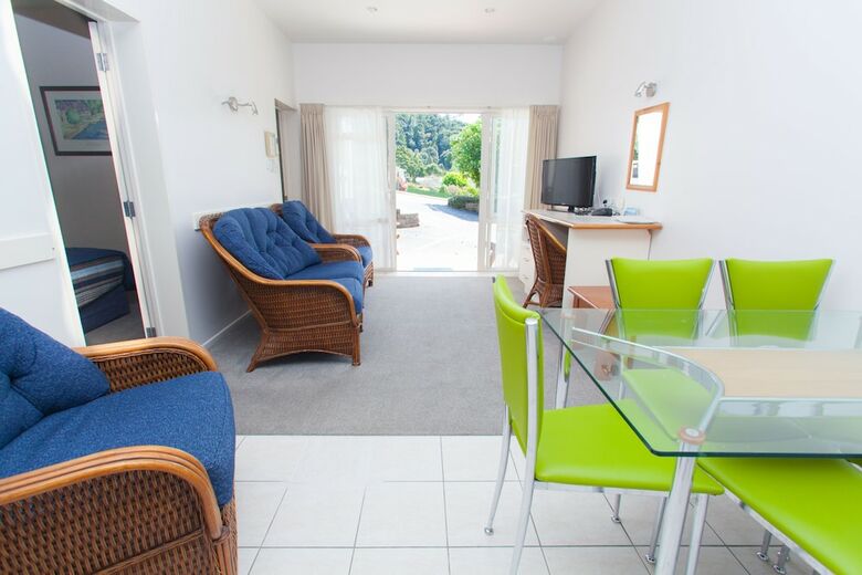Admirals View Lodge